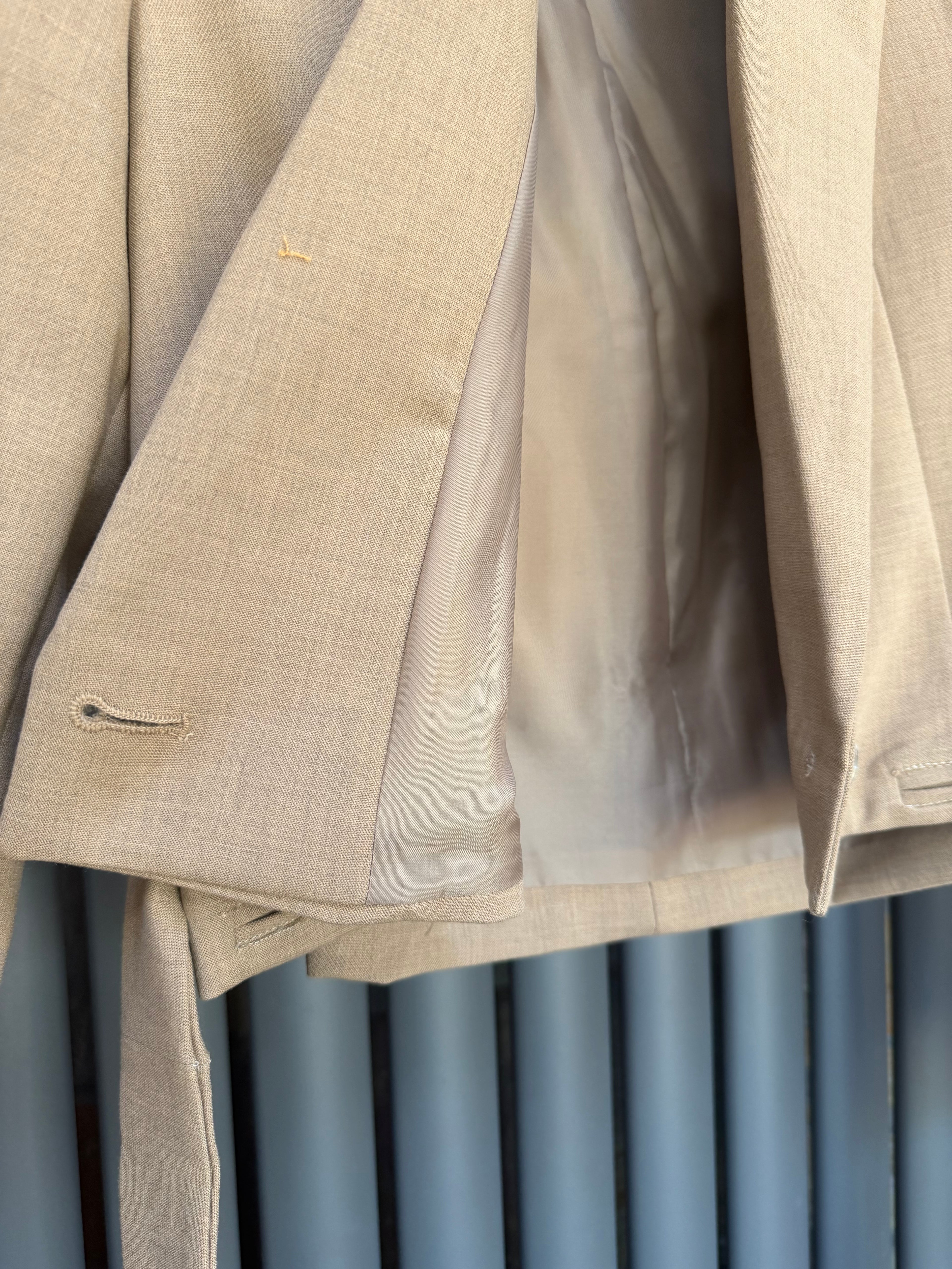 Cropped belted blazer