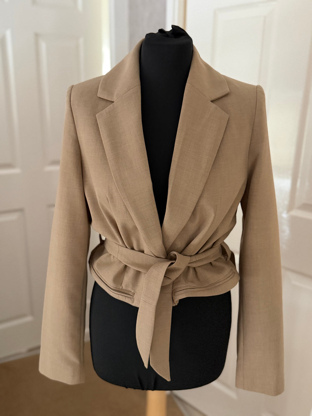 Cropped belted blazer