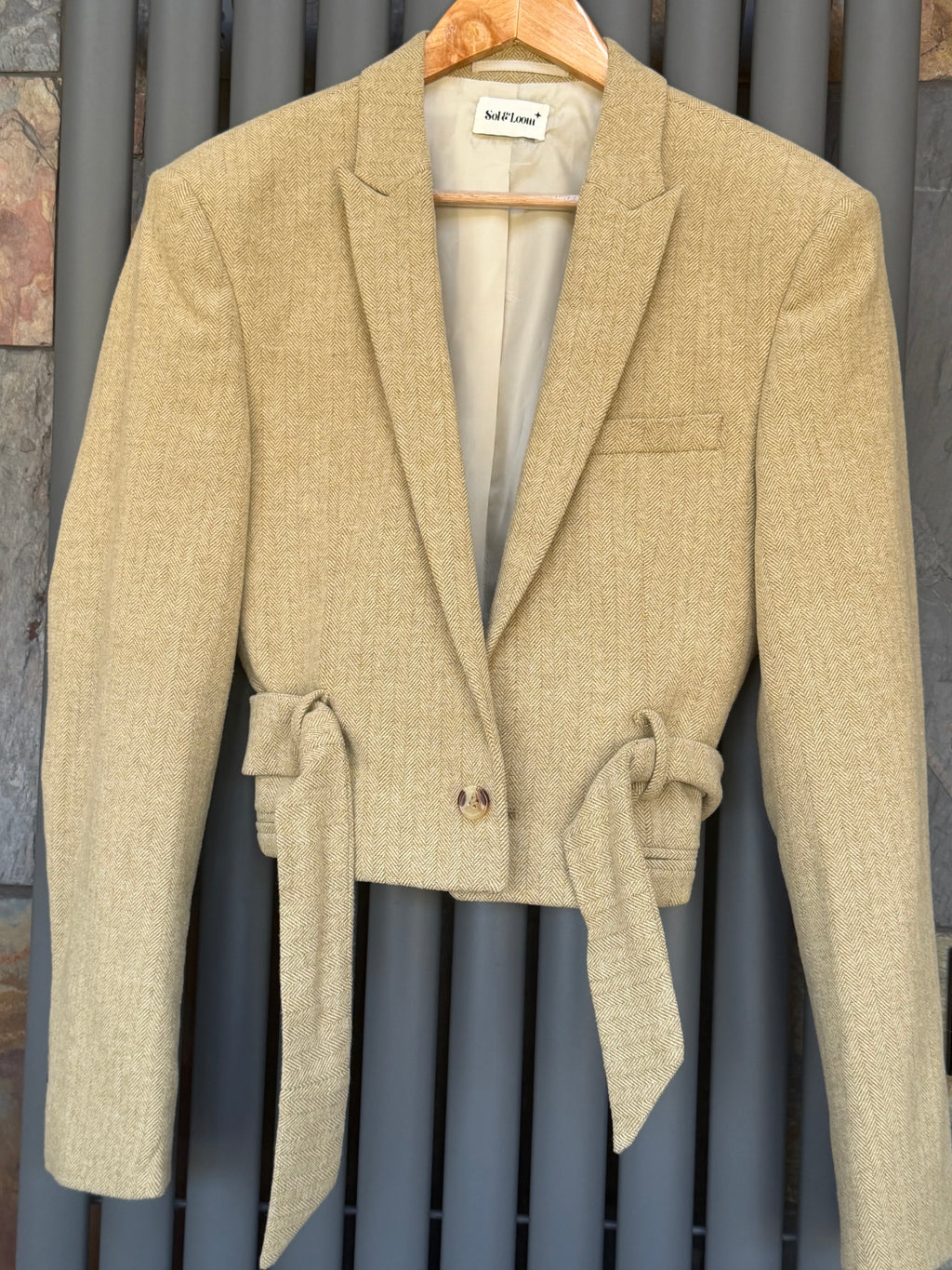 Cropped belted blazer