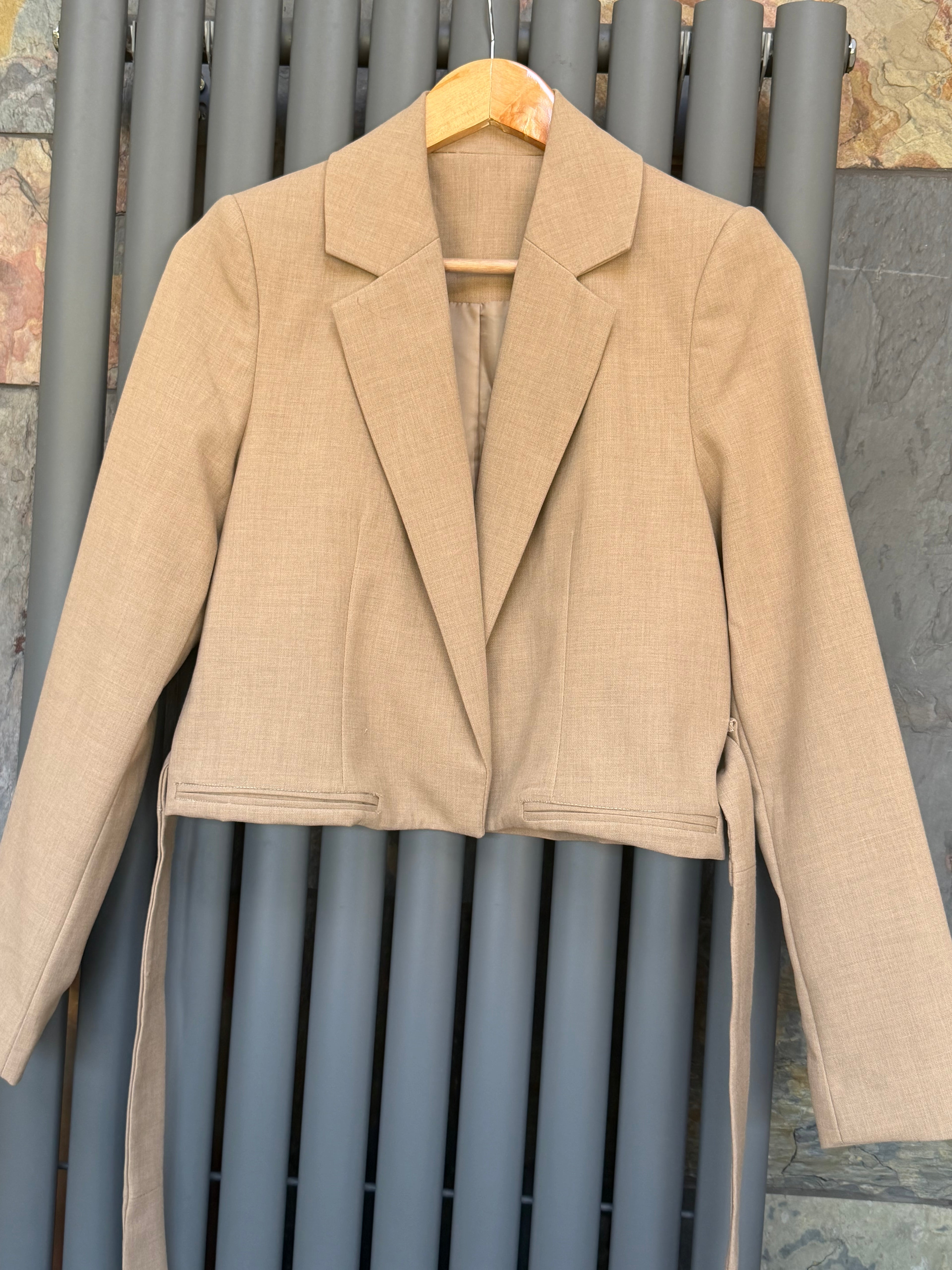 Cropped belted blazer