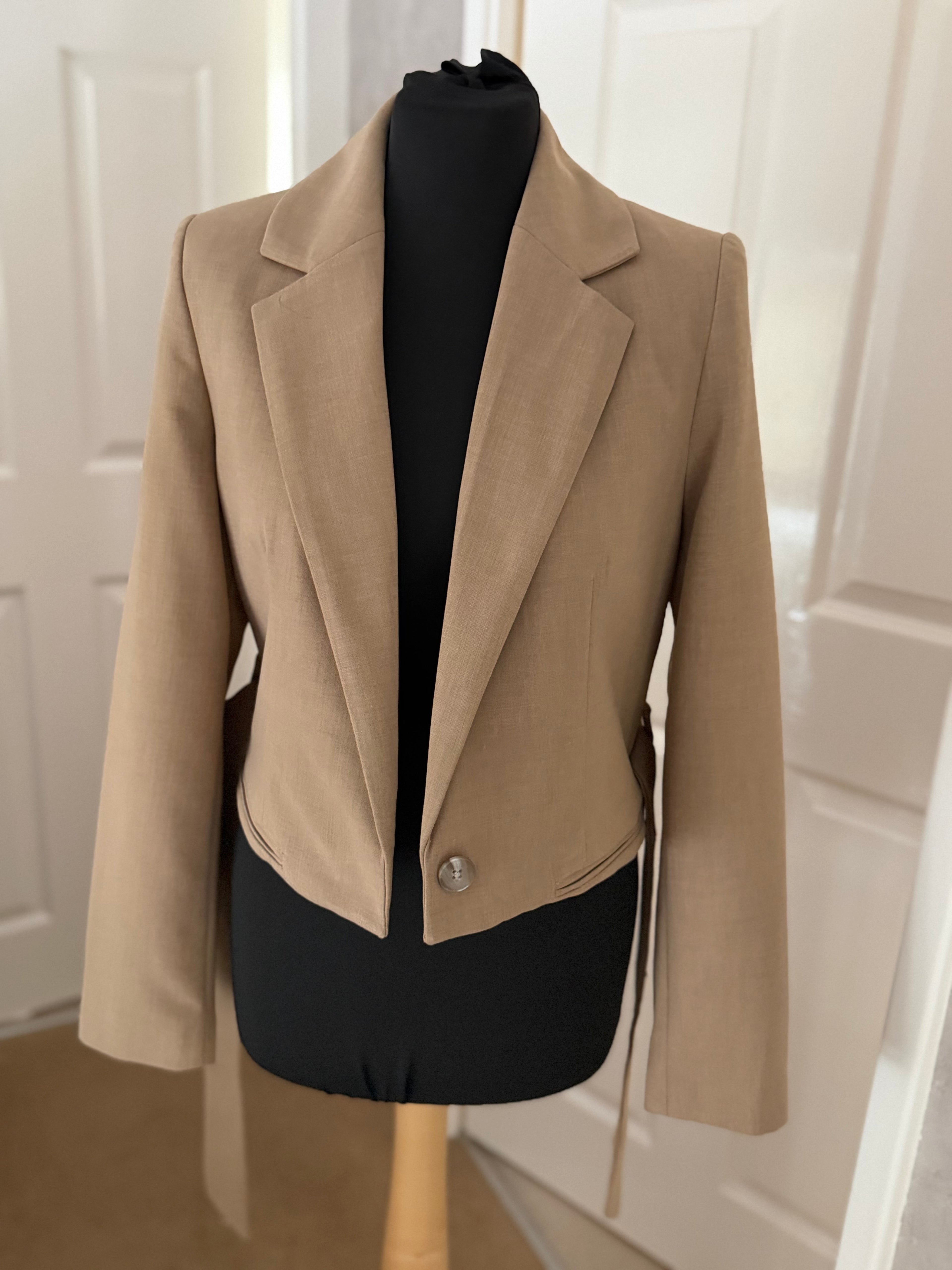 Cropped belted blazer