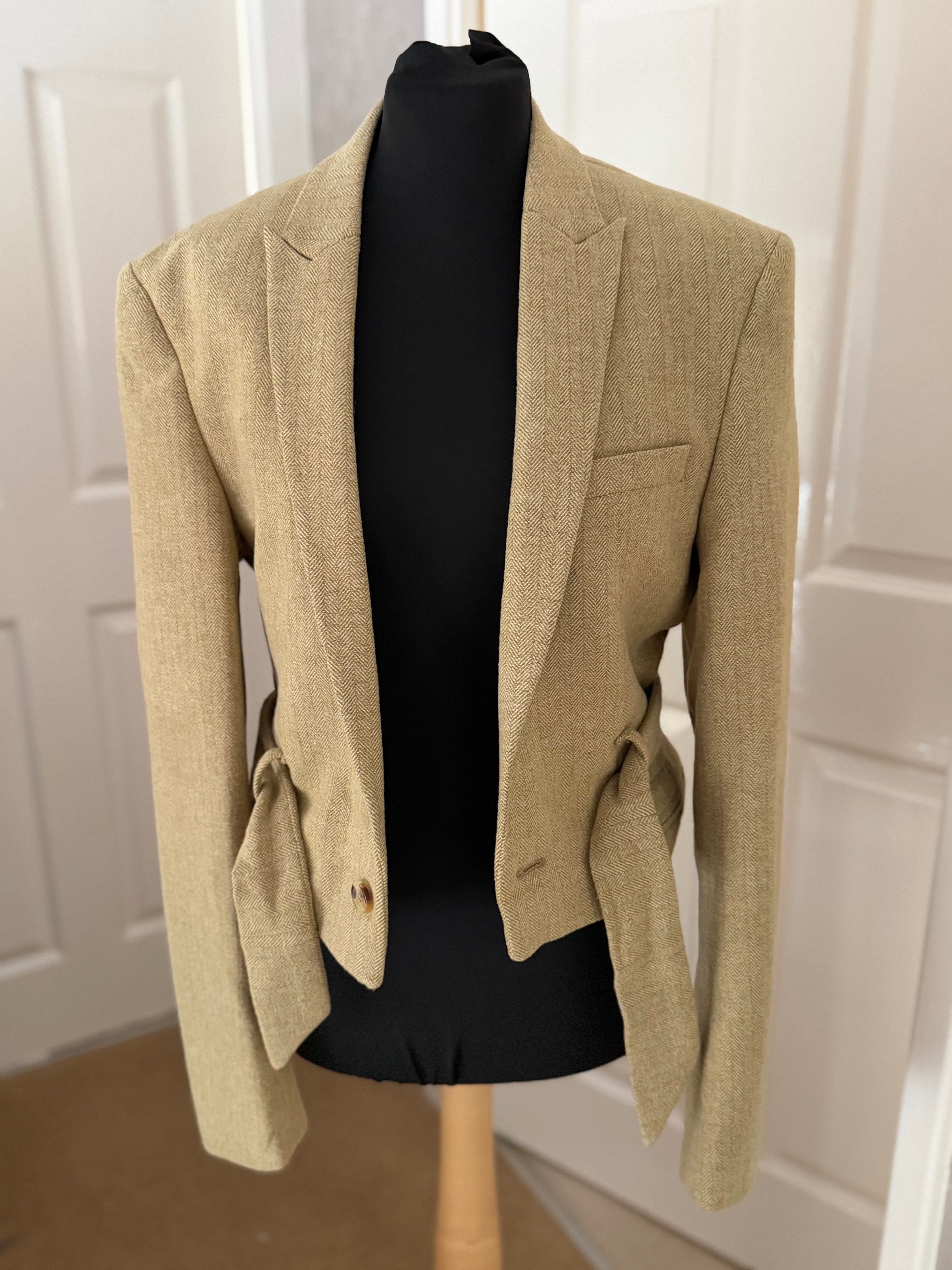 Cropped belted blazer