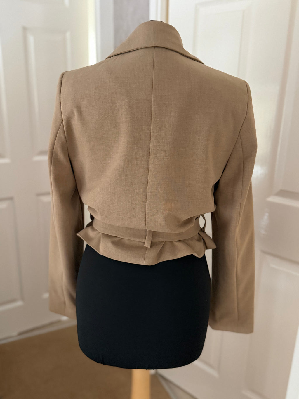 Cropped belted blazer